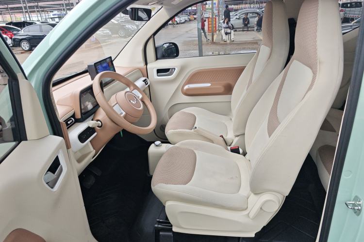 Used Wuling Hongguang MINIEV 2024 3rd Generation 215km Advanced Version Left Front Seat