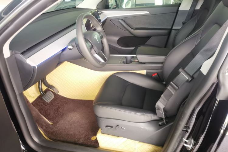 Used Tesla Model Y 2023 Rear-Wheel-Drive Version Left Front Seat