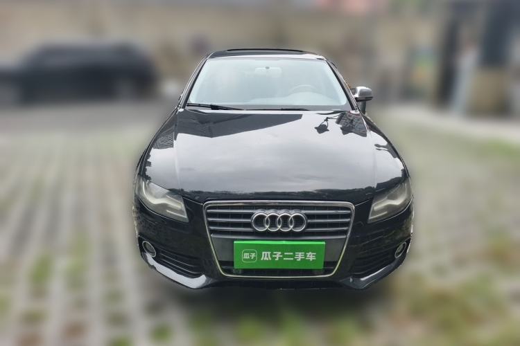 Used Audi A4L 2012 2.0 TFSI automatic Comfort trim level
