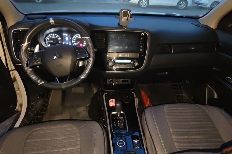 Used Mitsubishi Outlander 2019 2.4L 4x4 Zhi Xiang Edition 5 Seats China VI Standard
