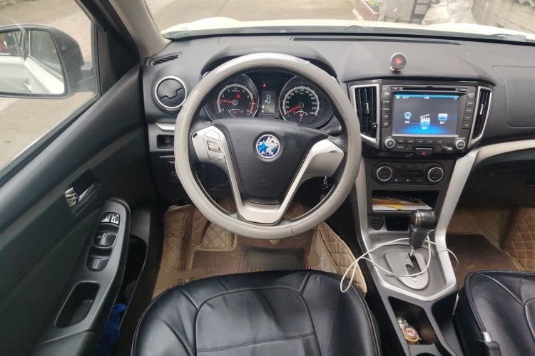 Used Venucia T70 2015 2.0L CVT Smart Edition
