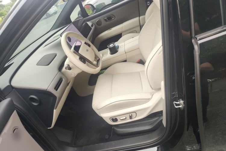 Used Li Auto i6 2025 Model Two-Wheel-Drive Standard Type
