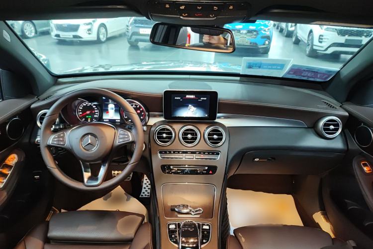 Used Mercedes-Benz GLC 2019 Facelift GLC 260 L 4MATIC Luxury Model