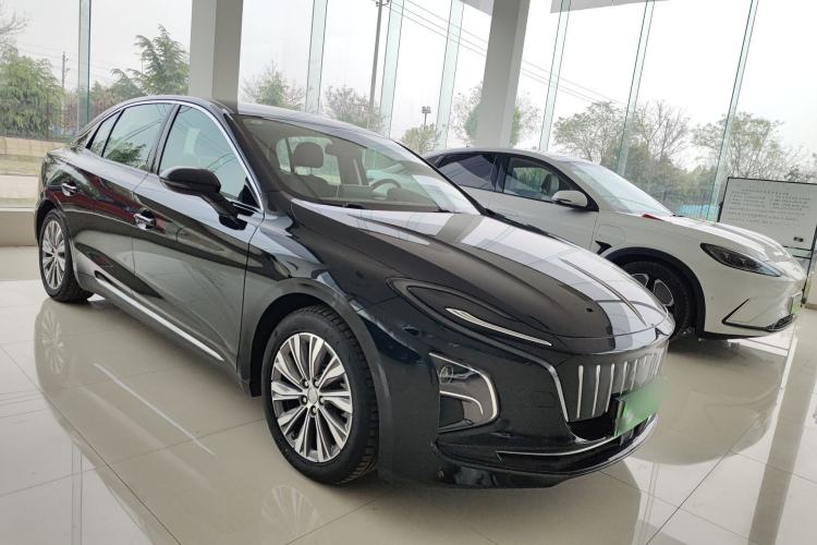 Used Hongqi E-QM5 2024 610 km PLUS Front Right 45 Deg