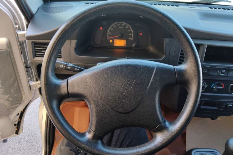 Used Wuling Zhiguang 2023 1.5L Practical Version 5/7 Seats Steering Wheel