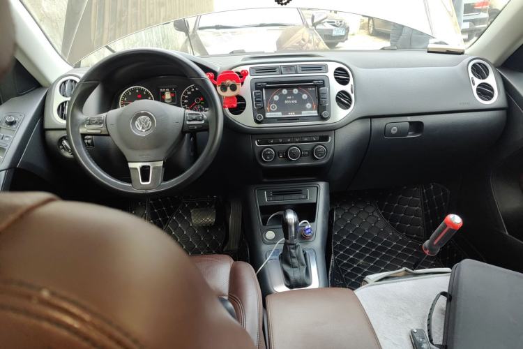 Used Volkswagen Tiguan 2015 1.8TSI Automatic All-Wheel-Drive Luxury Model Center Console