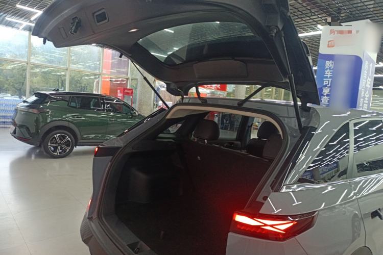 Used Venucia VX6 2023 520 Pro