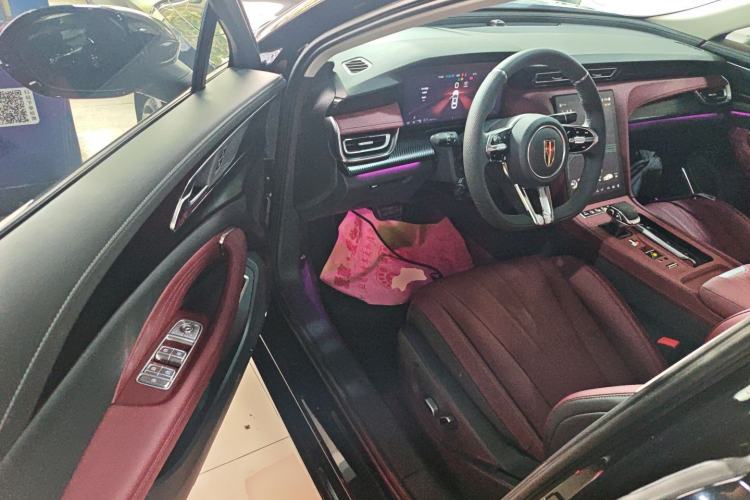 Used Hongqi H5 2025 Model 2.0T Automatic Xuan Ying 2 Million Units Commemorative Edition Driver Seat