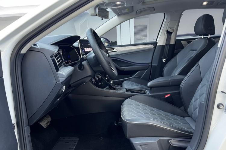 Used Volkswagen Sagitar 2023 300TSI DSG Excellence Edition Interior 8