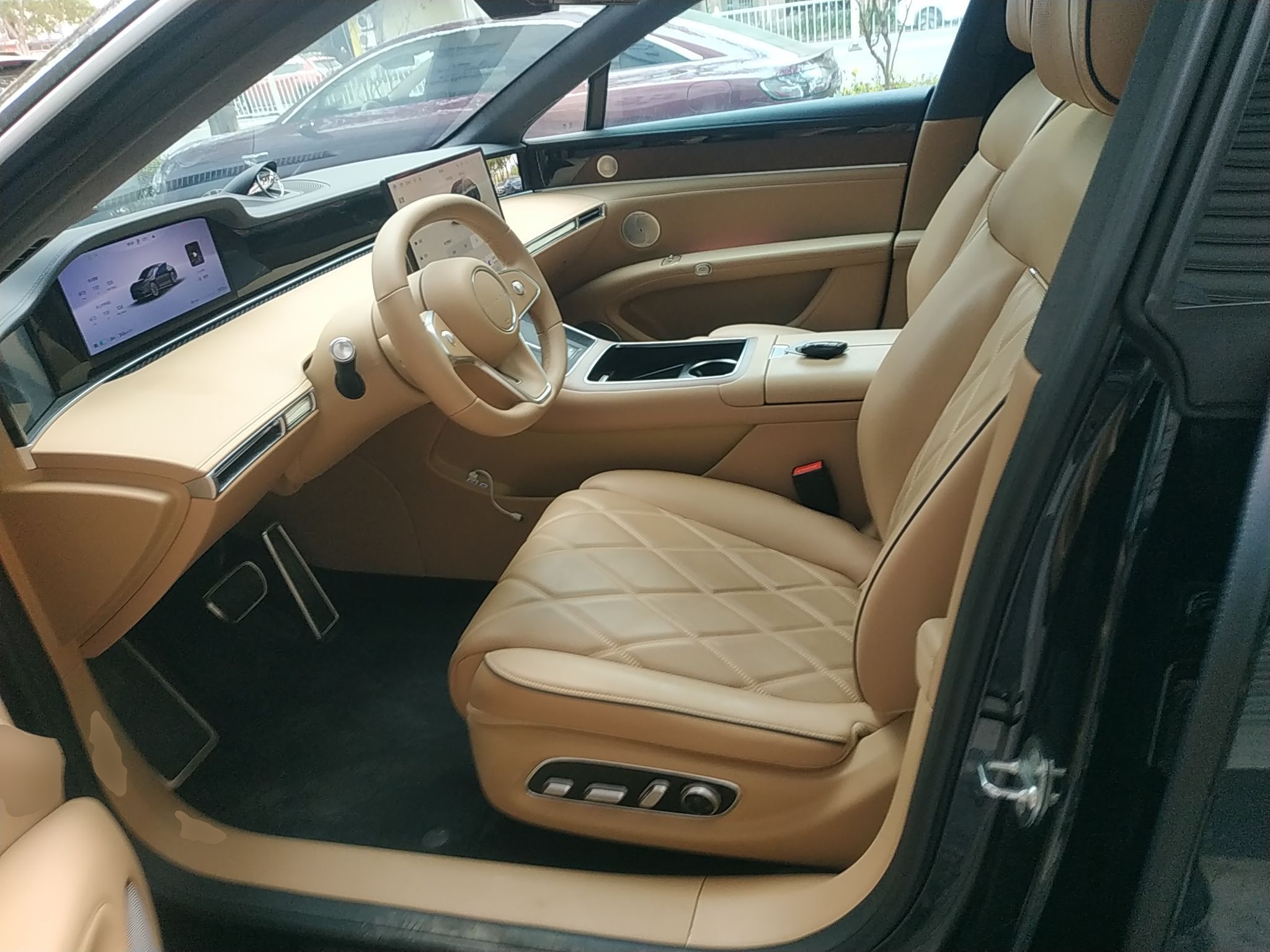 Переднее сиденье в автомобиле