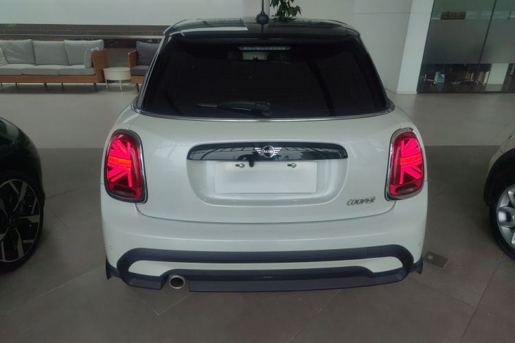 Used MINI 2023 Updated 1.5T COOPER Artist Five-Door Edition Rear