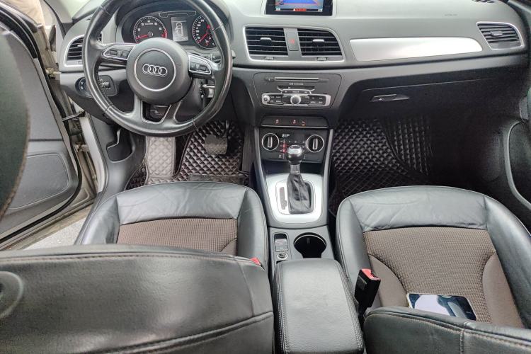 Used Audi Q3 2017 30 TFSI Fashion Model Center Console