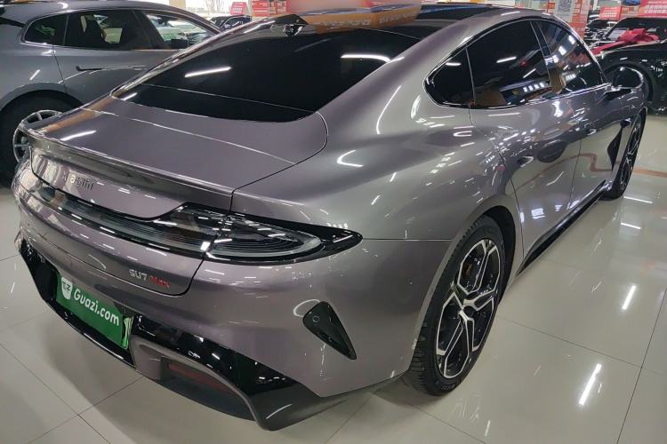 Used Xiaomi Auto SU7 2024 Four-Wheel Drive Ultra-Long Range Advanced Intelligent Driving Max Edition