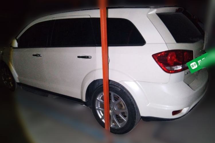 Used Dodge Journey 2013 2.4L Two-Wheel Drive Luxury Version