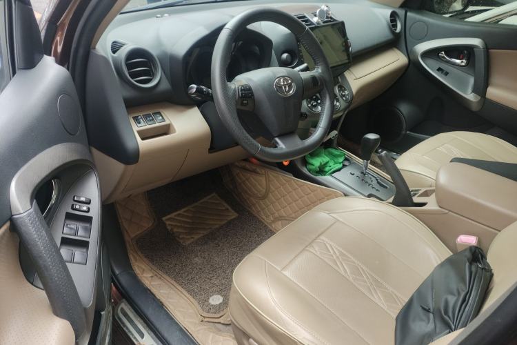 Used Toyota RAV4 2011 2.0L Automatic Luxury Edition Driver Seat