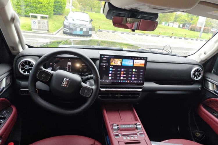 Used Tank 300 New Energy 2025 Hi4-T Center Console