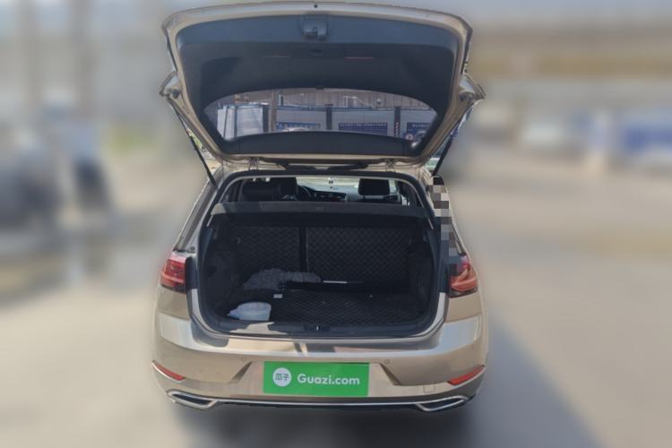 Used Volkswagen Golf 2018 230TSI Automatic Luxury Version
