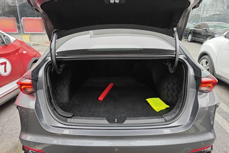 Used GAC Trumpchi EMPOW 2021 270T DCT J15 Version Trunk