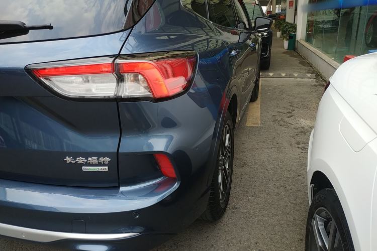 Used Ford Escape 2020 EcoBoost 245 Four-Wheel Drive Luxury Edition Exterior 3