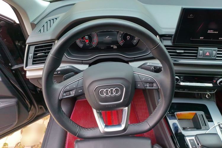 Used Audi Q5L 2022 40T Fashionable and Dynamic Model Steering Wheel