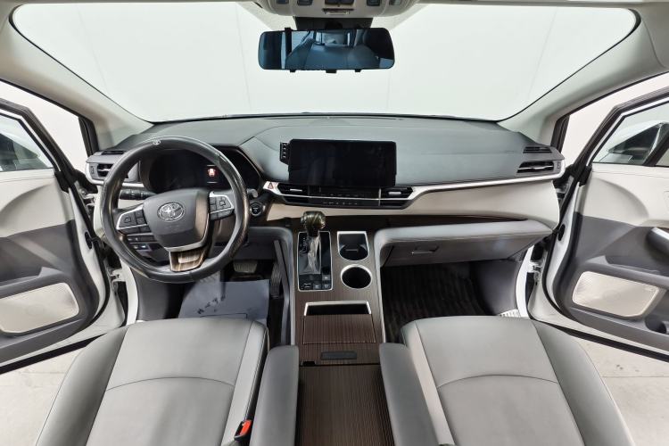 Used Toyota Granvia 2024 2.5L Hybrid Comfort Edition