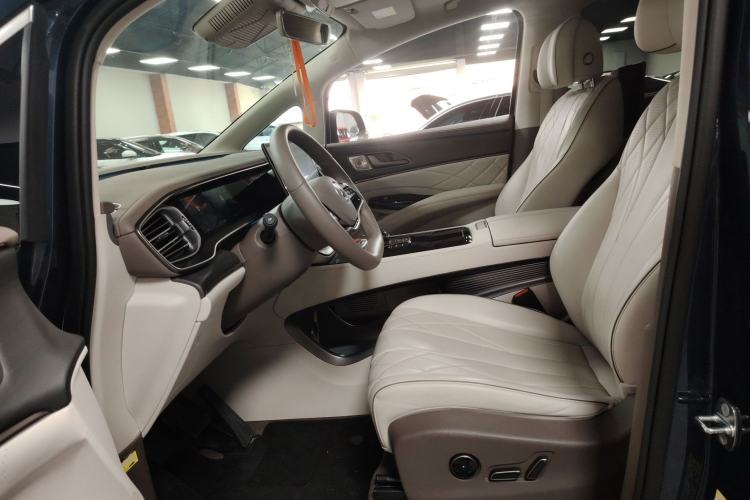 Used Denza D9 2022 DM-i 970 Four-Wheel Drive Flagship Model
