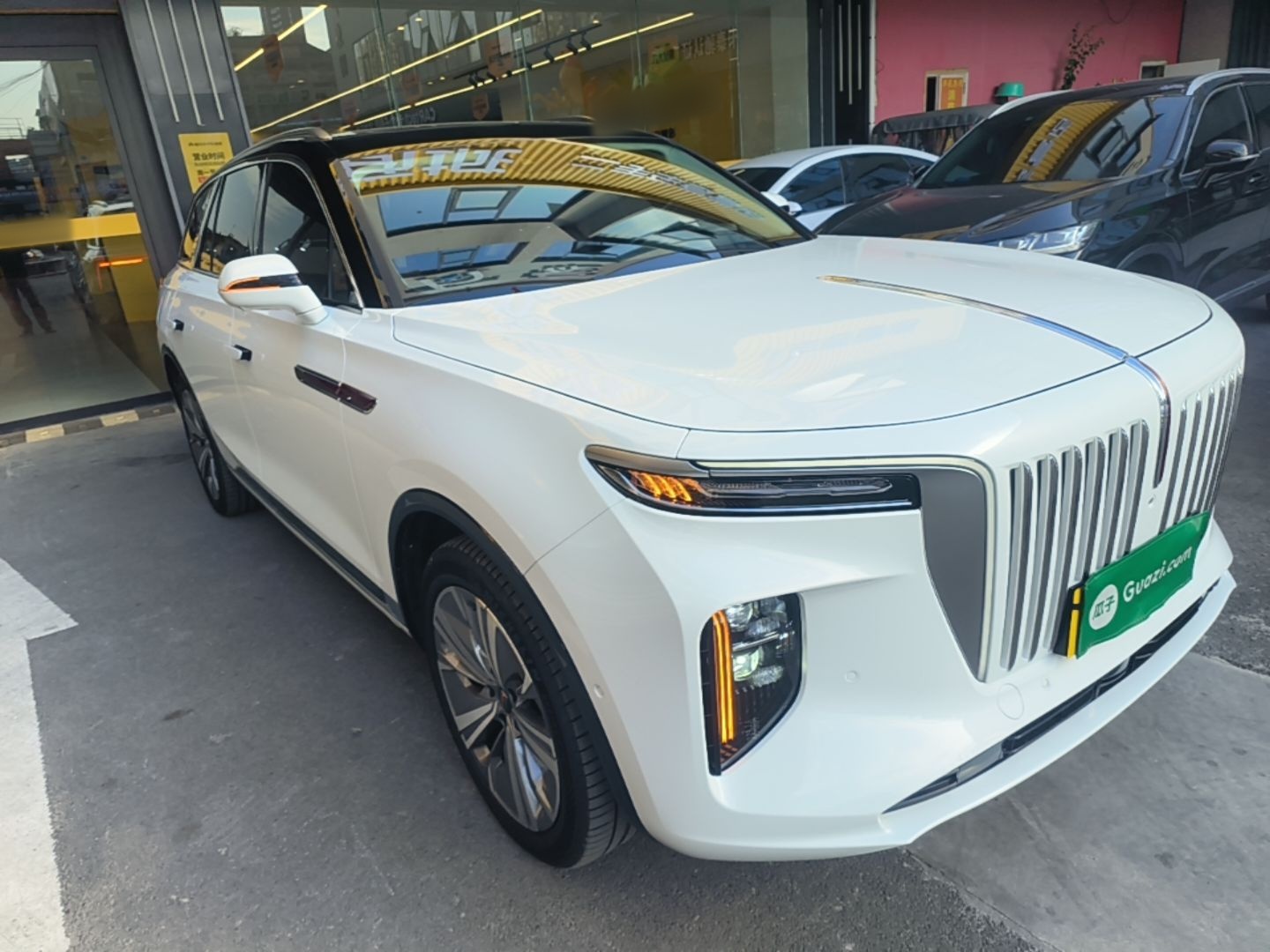 Hongqi E-HS9 2022 690 km Range Flagship Edition Six Seats — снимка 3