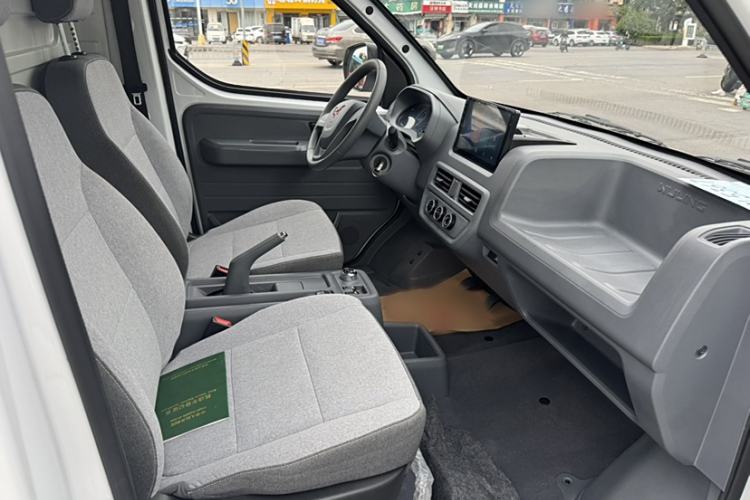 Used Wuling Yangguang 2024 300km Range Practical Window-Sealed Version 60kW