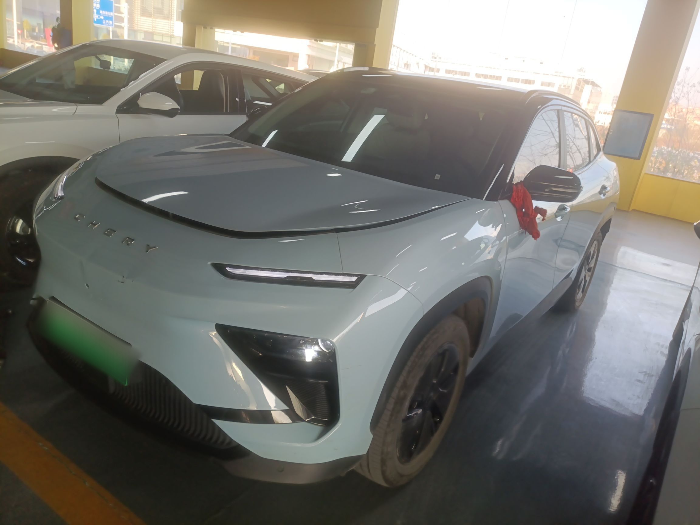 Под передней частью автомобиля