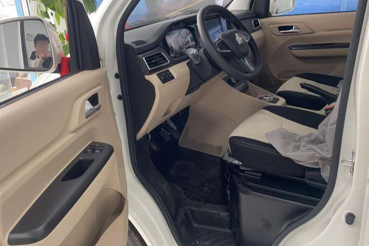 Used CHANGAN KUAYUE Xing V7 EV 2024 316 km Luxury Dual-Door Version 6 Seats Interior 2