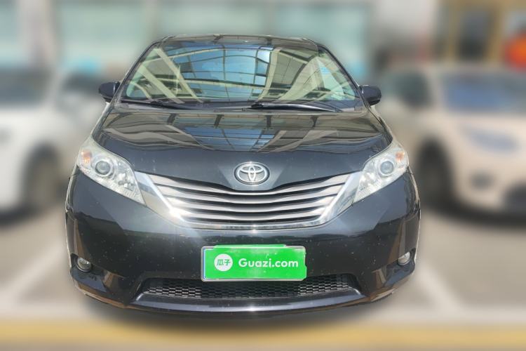 Used Toyota SIENNA 

