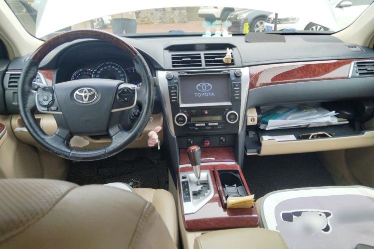 Used Toyota Camry 2012 2.0G Luxury Navigation Edition Center Console