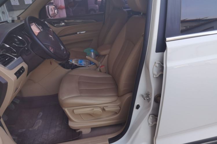 Used Baojun 730 2016 1.5T Manual Comfort Version 7 Seats