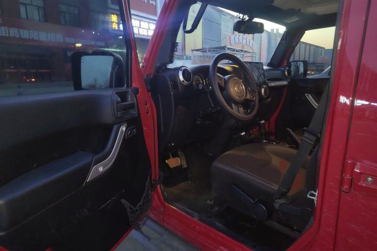 Used Jeep Wrangler 2014 3.0L Sahara Four-Door Edition