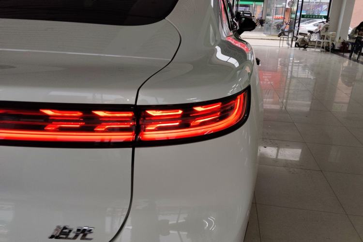 Used VOYAH PASSION 2023 Four-Wheel Drive Long-Range Version Right Rear Taillight