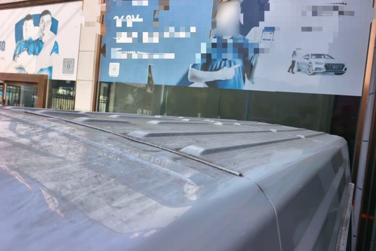 Used Iveco Daily 2023 2.5T A35M1 Short Wheelbase Low-Roof Single-Tire Side-Sliding Door 5-9 Seater