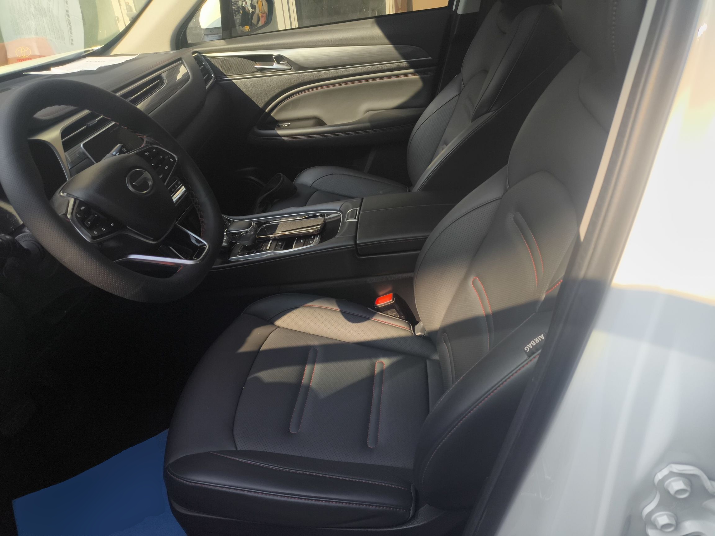 Переднее сиденье в автомобиле