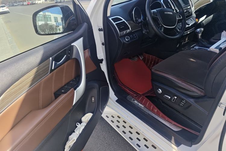 Used Haval H9 2016 2.0T Four-Wheel Drive Luxury 7-Seater Interior 3