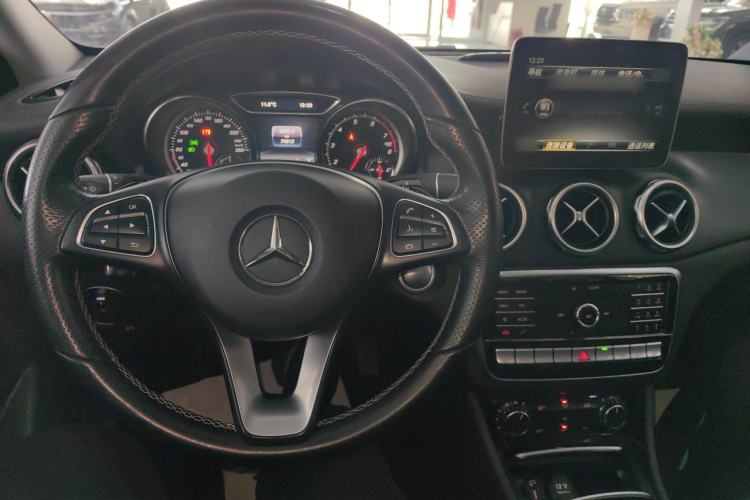 Used Mercedes-Benz GLA 2017 GLA 220 4MATIC Fashion Model