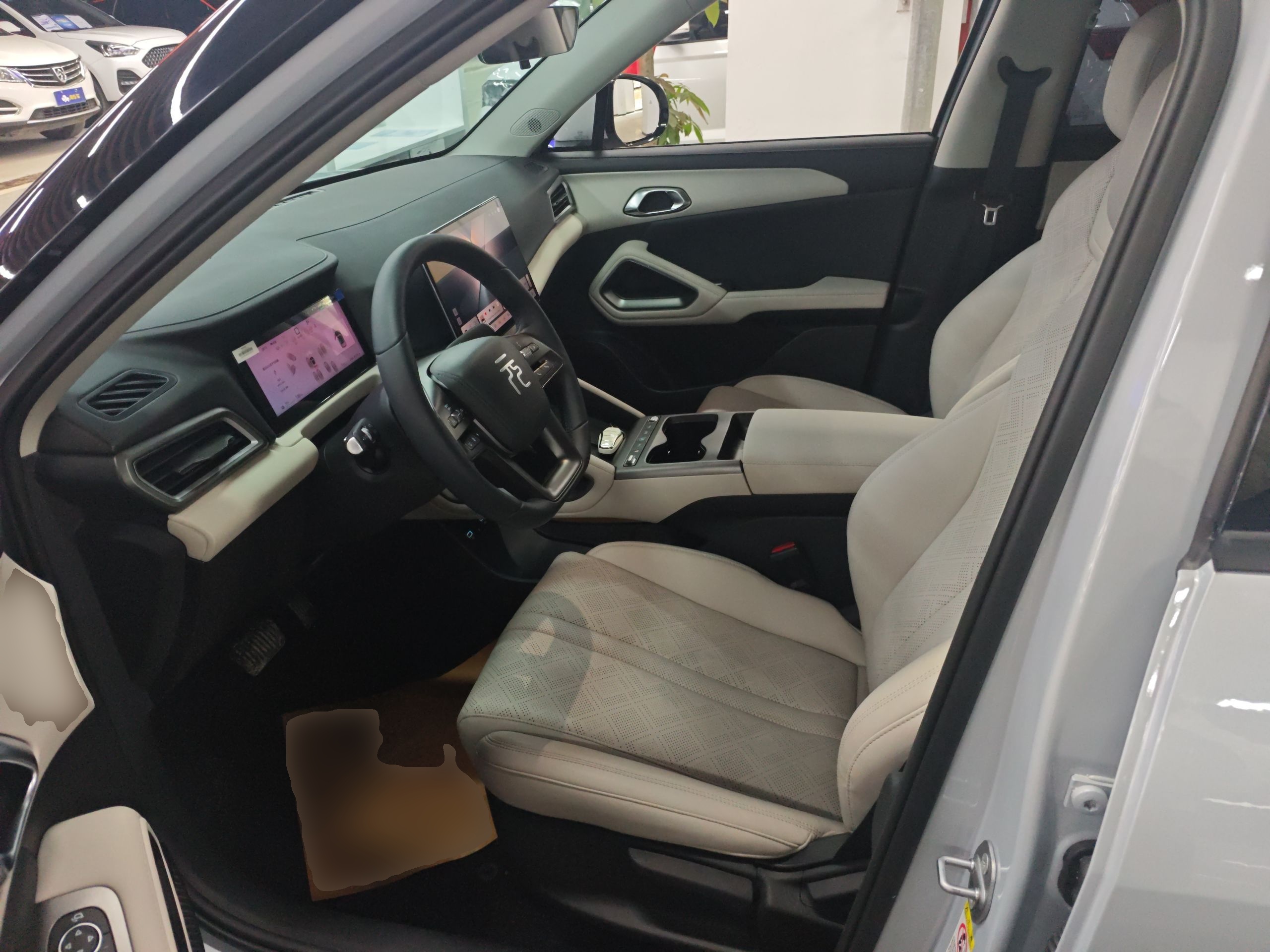 المقاعد الأمامية داخل السيارة