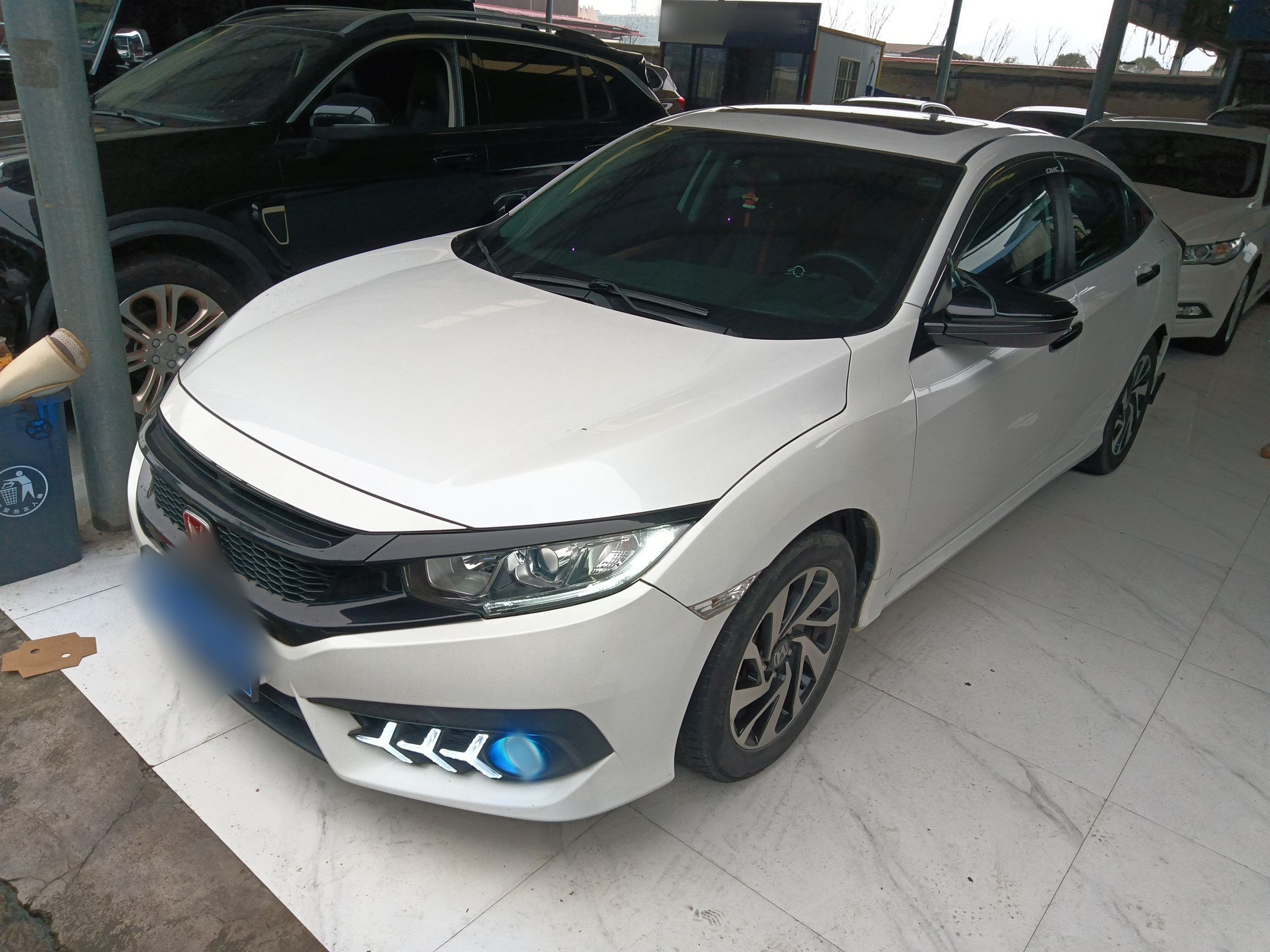 تحت مقدمة السيارة