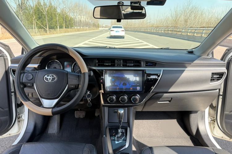 Used Toyota Corolla 2014 1.6L CVT GL-i Leather Edition Interior 3