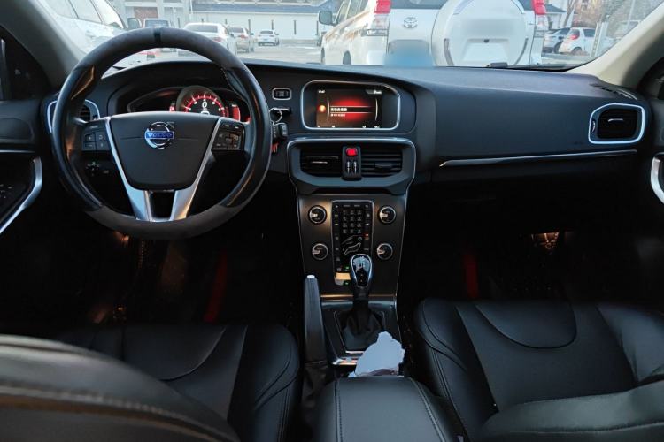 Used Volvo V40 2015 1.6T Zhiyi Edition