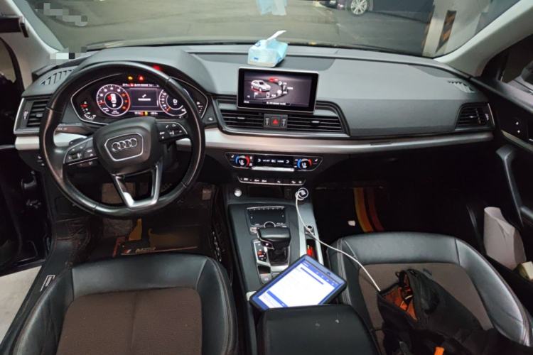 Used Audi Q5L 2018 40 TFSI Prestige Fashion Edition China VI Center Console