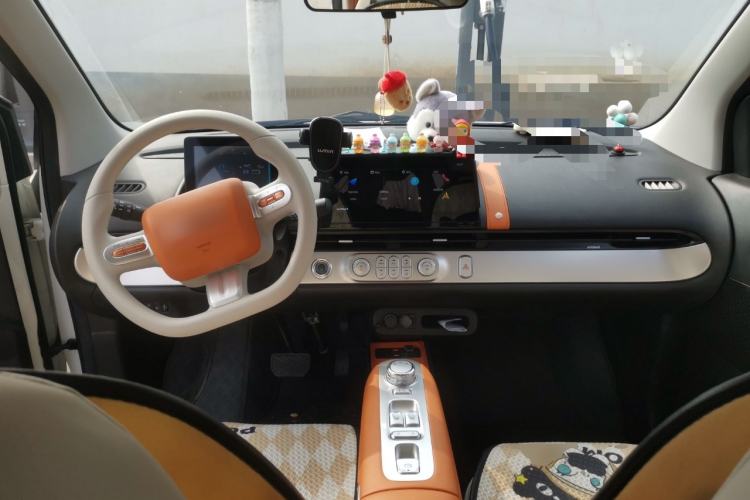 Used CHANGAN NEVO Lumin 2024 205km Orange Wind Edition Center Console