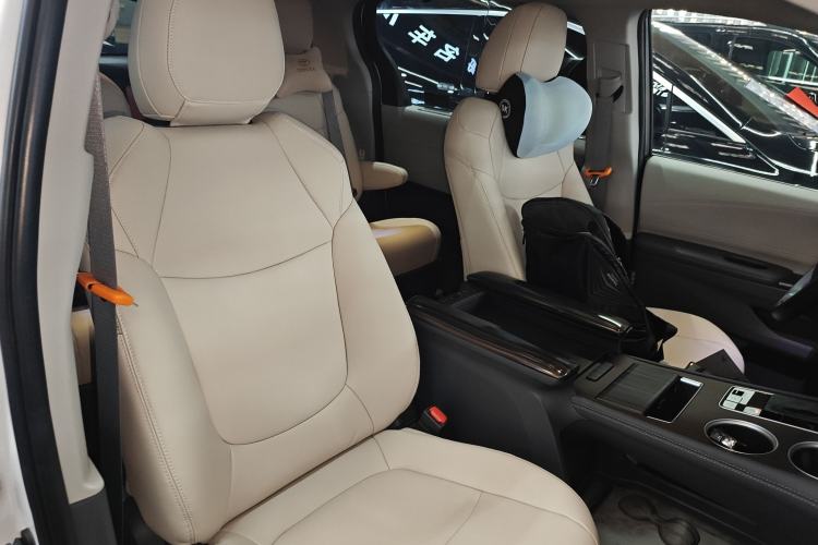 Used Toyota Sienna 2023 2.5L Hybrid Comfort Edition
