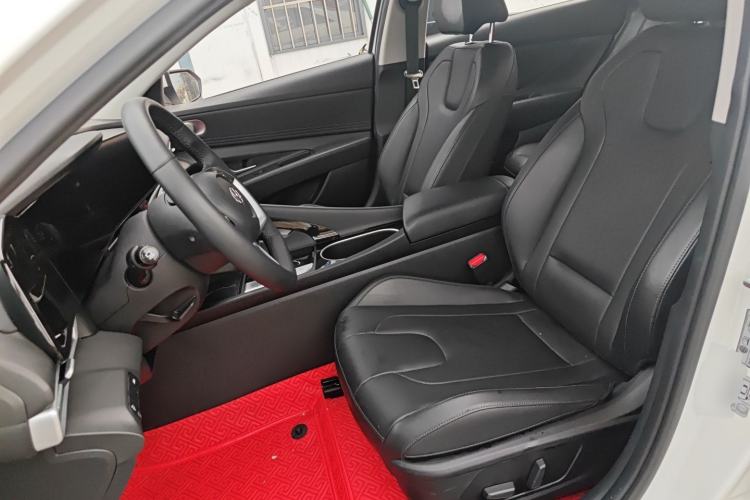 Used Hyundai Elantra 2022 1.5L CVT LUX Prestige Edition Left Front Seat