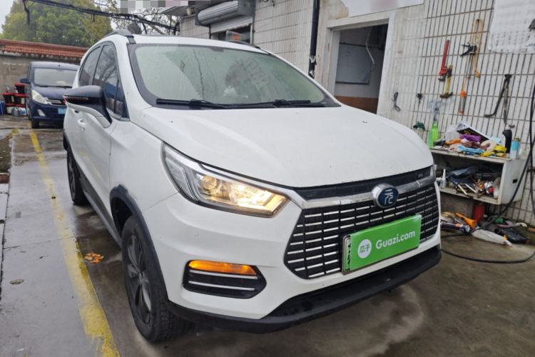 Used BYD Yuan New Energy 2018 EV360 Smart Connect Cool Edition Front Right 45 Deg