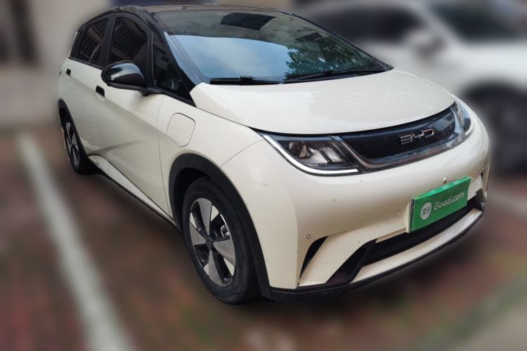 Used BYD Dolphin 2023 420 km Fashion Edition Front Right 45 Deg