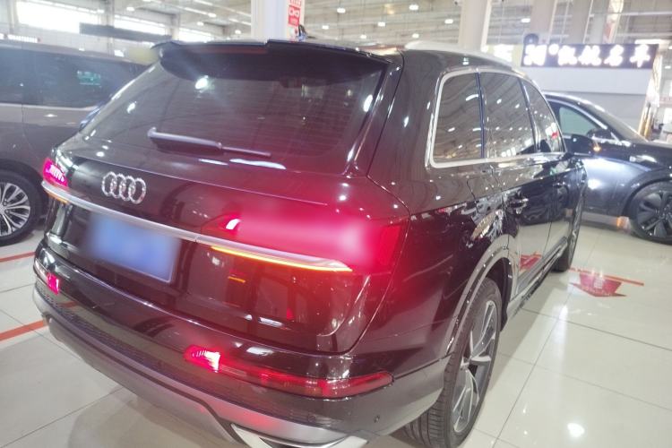 Used Audi Q7 2022 55 TFSI quattro S line Sport model
